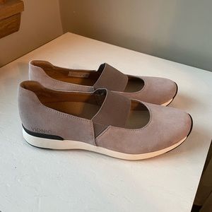 Vionic shoes! Great condition, size 9.5